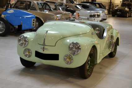 Aux enchères : une originale 4CV Barquette