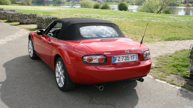 La capote ne casse pas la ligne de la Mazda MX-5 NC